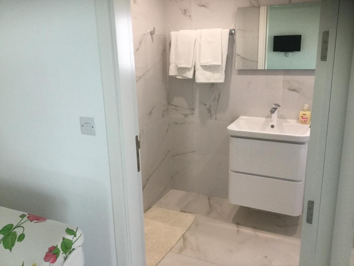 Yellow Studio Brand New Лимасол Экстерьер фото