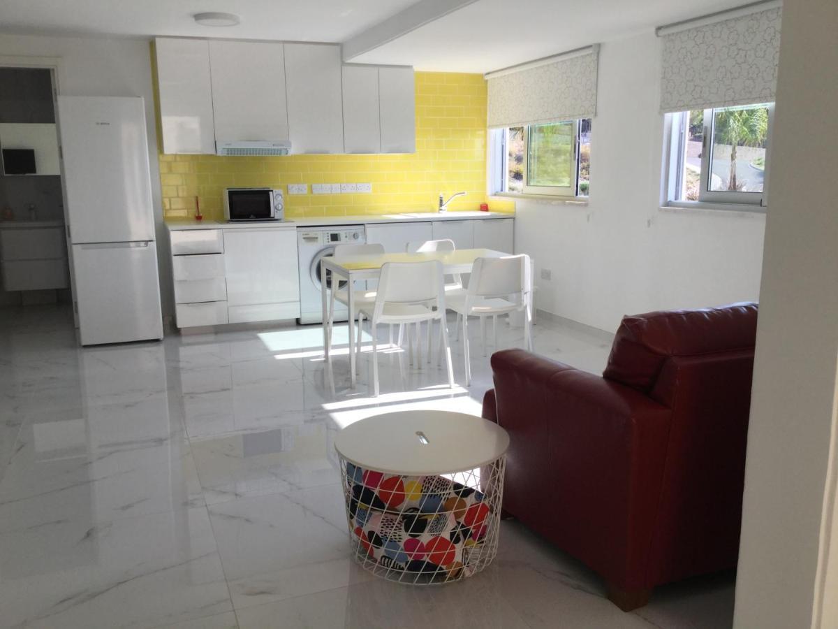 Yellow Studio Brand New Лимасол Экстерьер фото